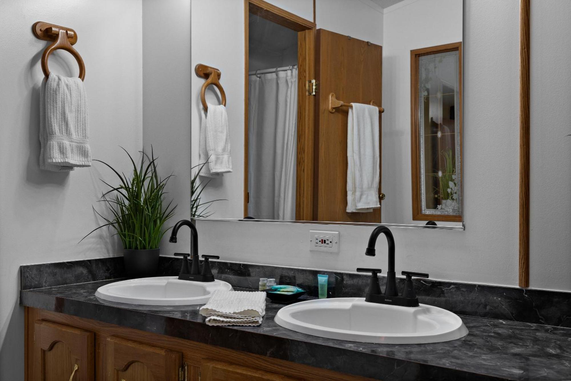 Let'S Go ! Fisherman, Families, Pools One Minute From Your Door, Comfort, Location Perfect, Amenity-Rich, Pup Friendly, Discover An Exceptional Wyoming Stay, Thermopolis River Walk Home At Hot Springs State Park, 'Where Families And Fisherman Stay' 外观 照片